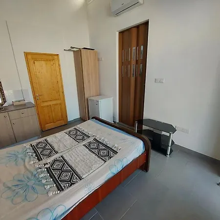 Anna 10 Min Walk From The بيت ضيافة