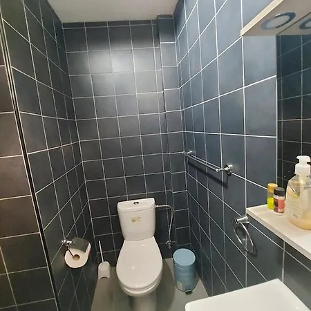 Anna 10 Min Walk From The 3* Larnaca