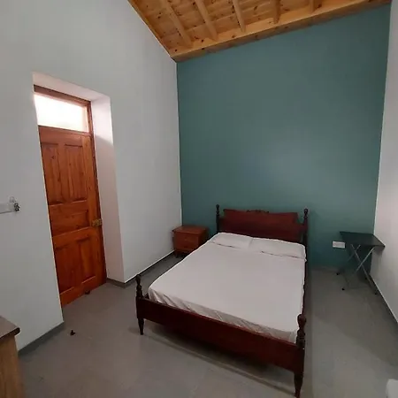 Casa de hóspedes Anna 10 Min Walk From The Larnaca