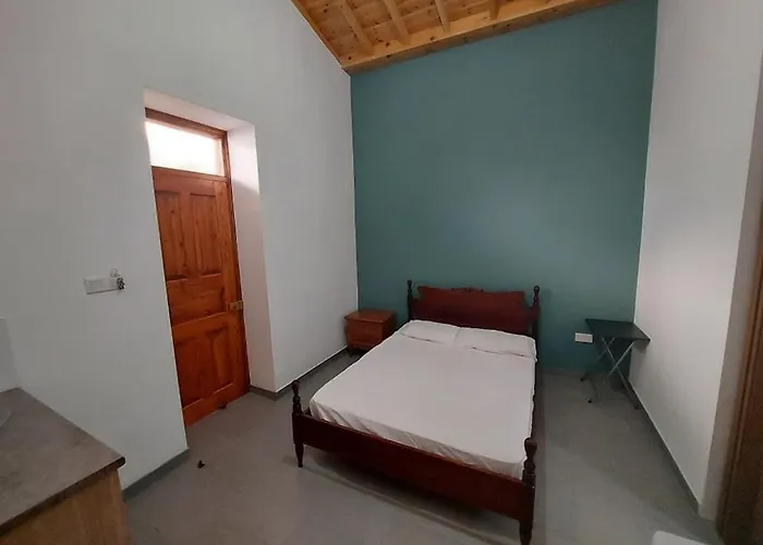 Guest house Anna 10 Min Walk From The Larnaca