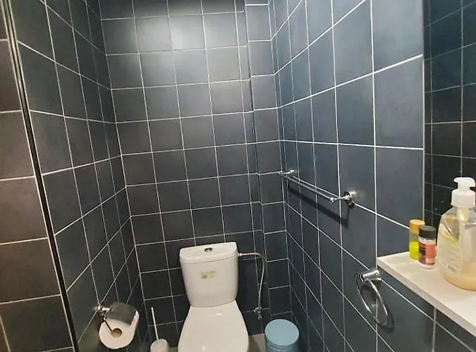 Anna 10 Min Walk From The 3* Ларнака